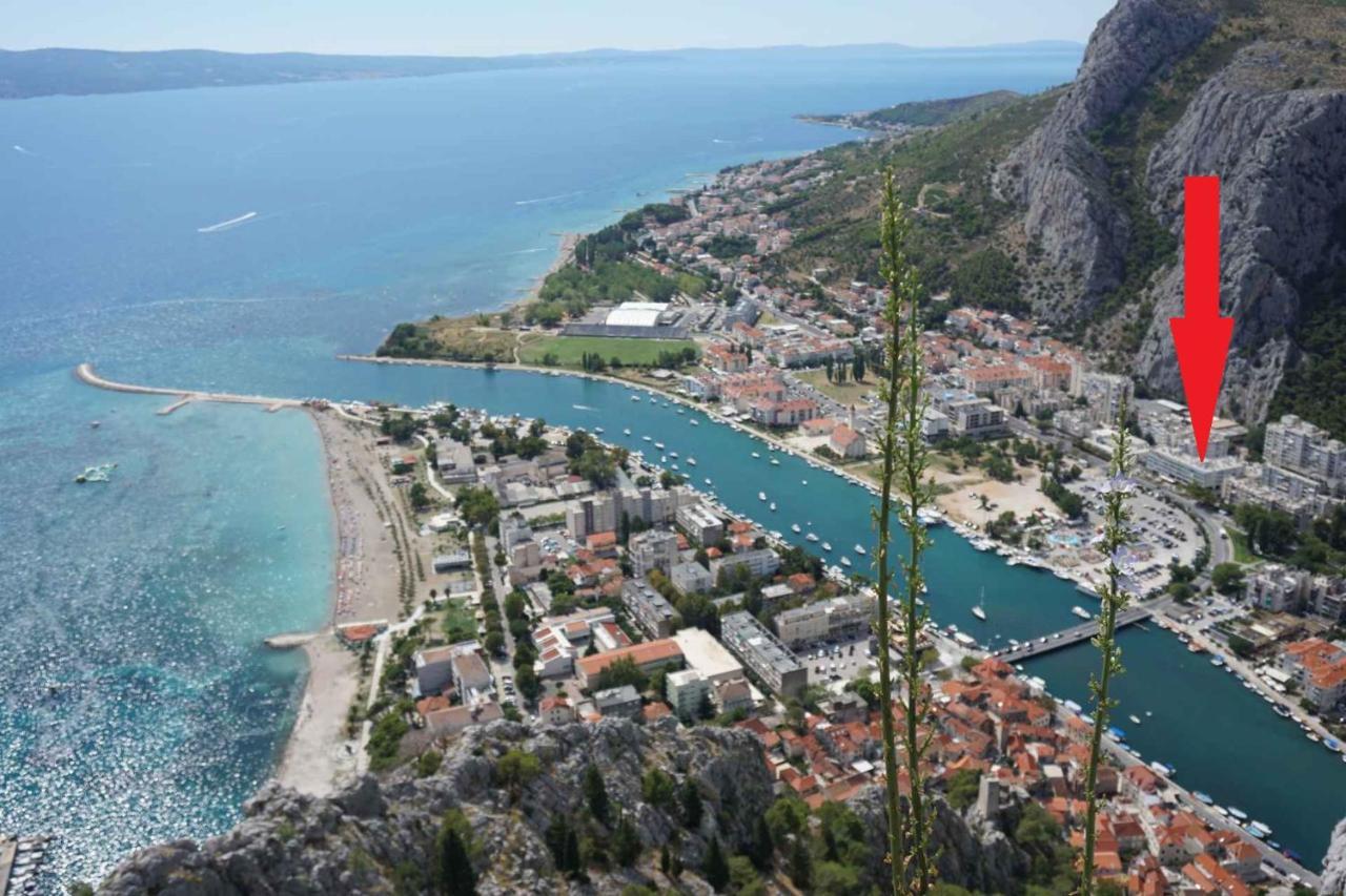 Center Apartment Pia Omis Bagian luar foto