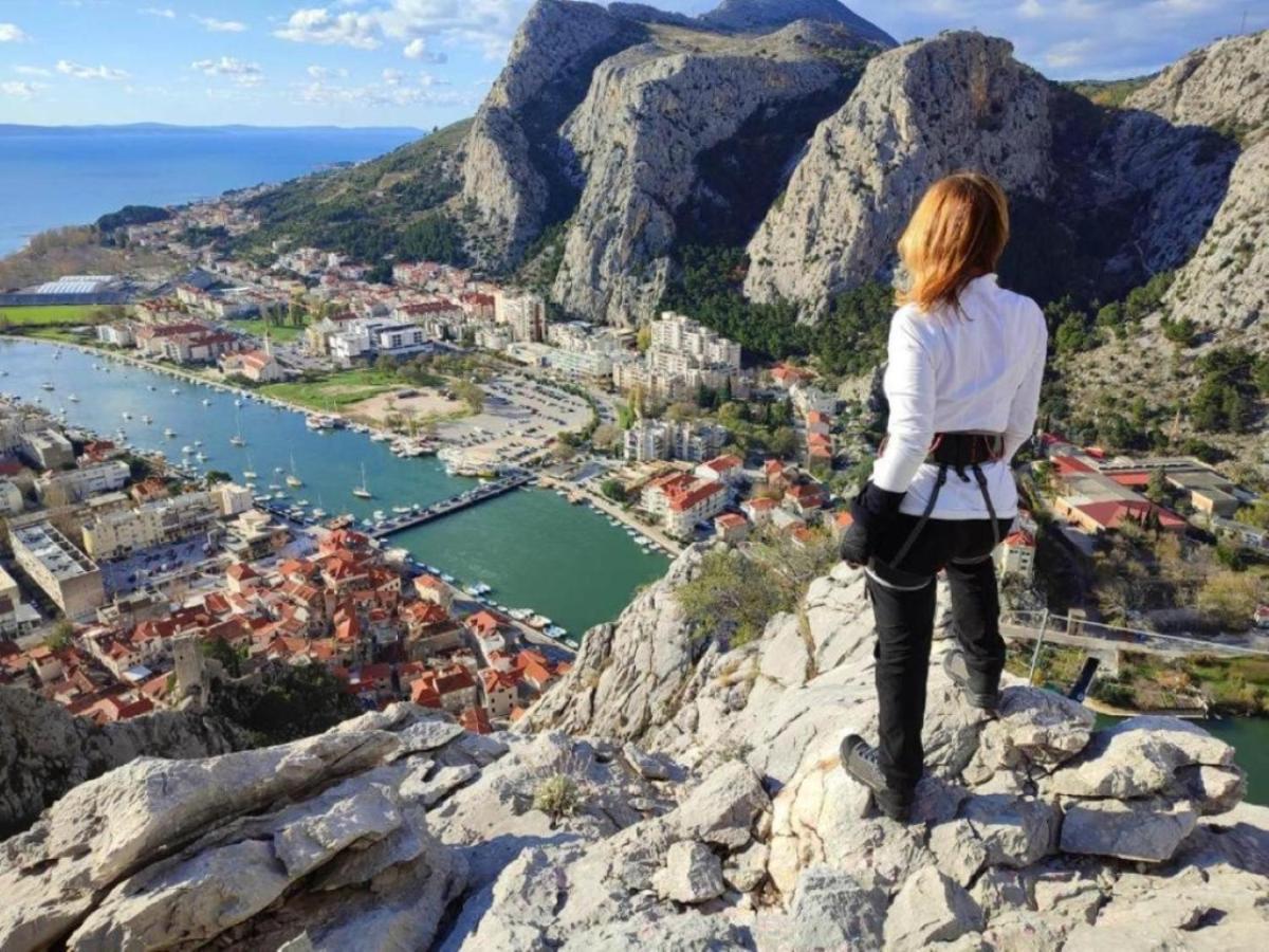 Center Apartment Pia Omis Bagian luar foto