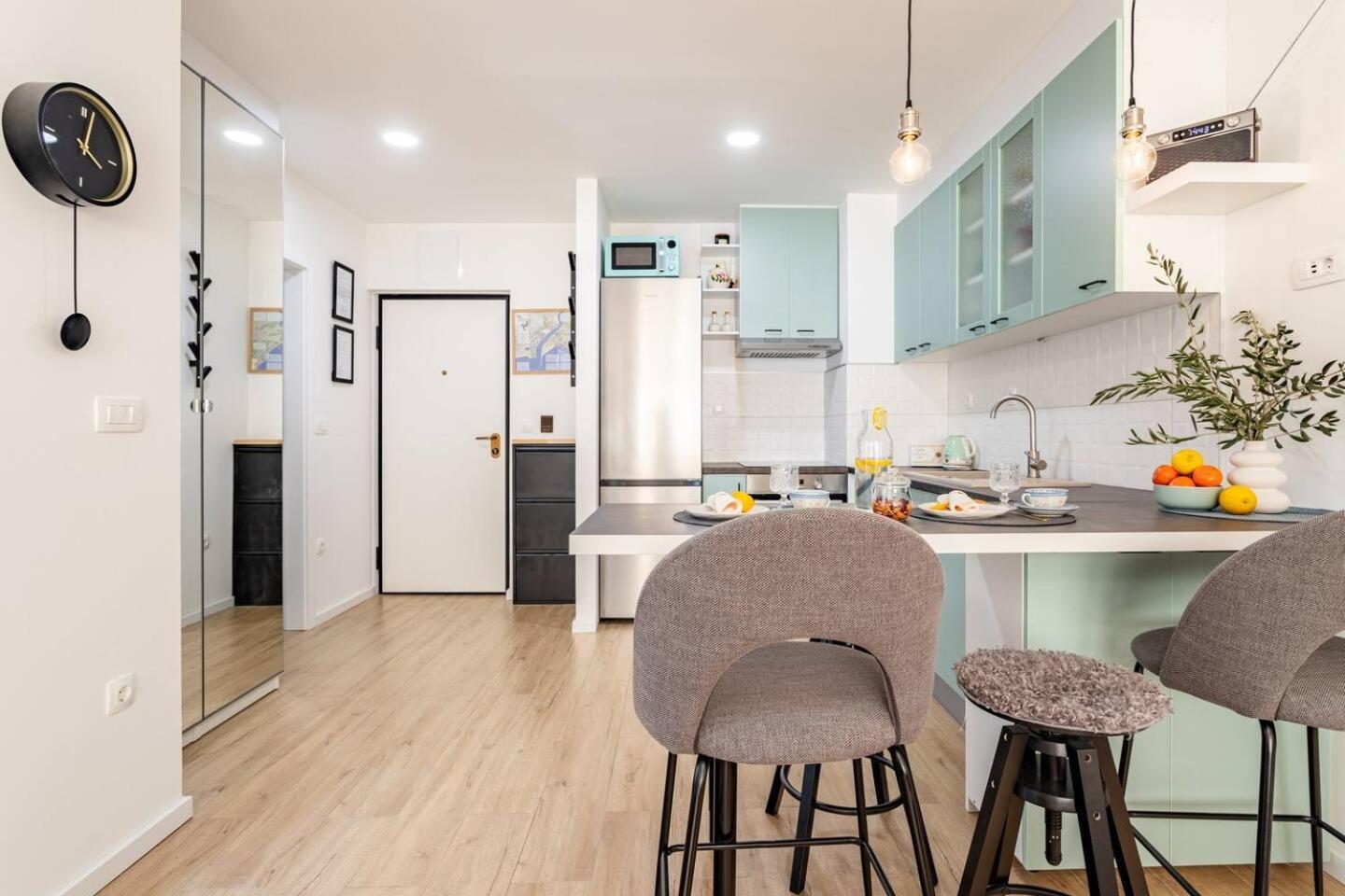 Center Apartment Pia Omis Bagian luar foto