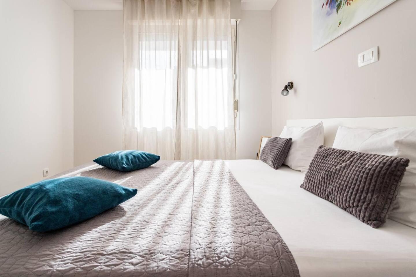 Center Apartment Pia Omis Bagian luar foto