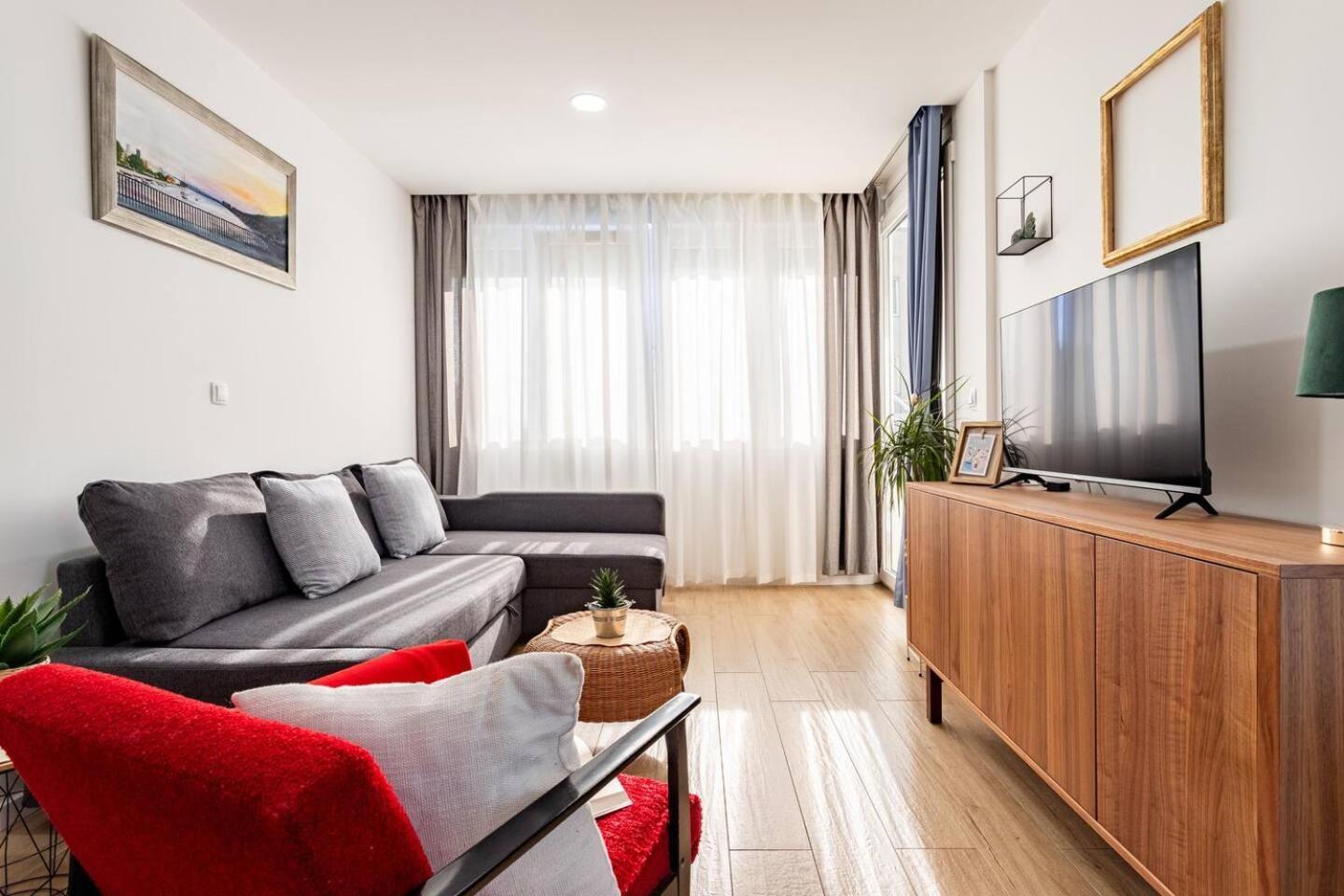 Center Apartment Pia Omis Bagian luar foto