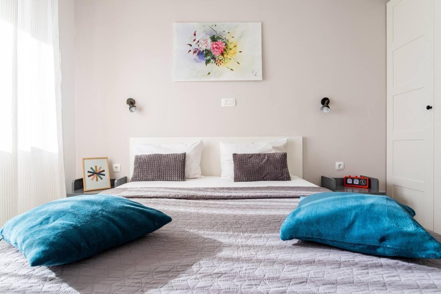 Center Apartment Pia Omis Bagian luar foto