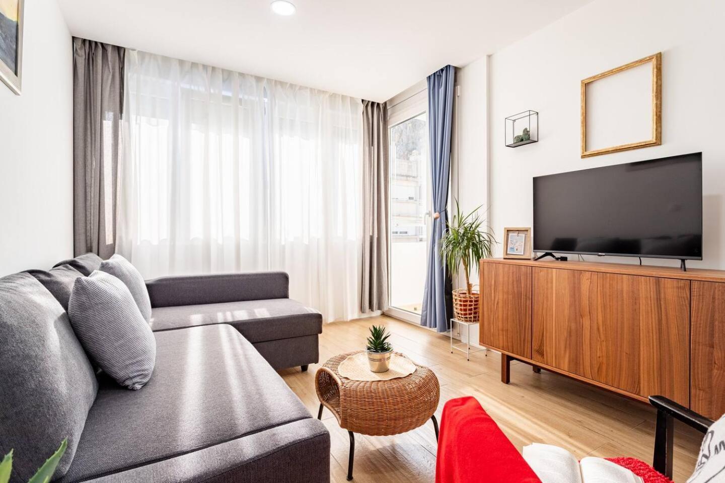 Center Apartment Pia Omis Bagian luar foto